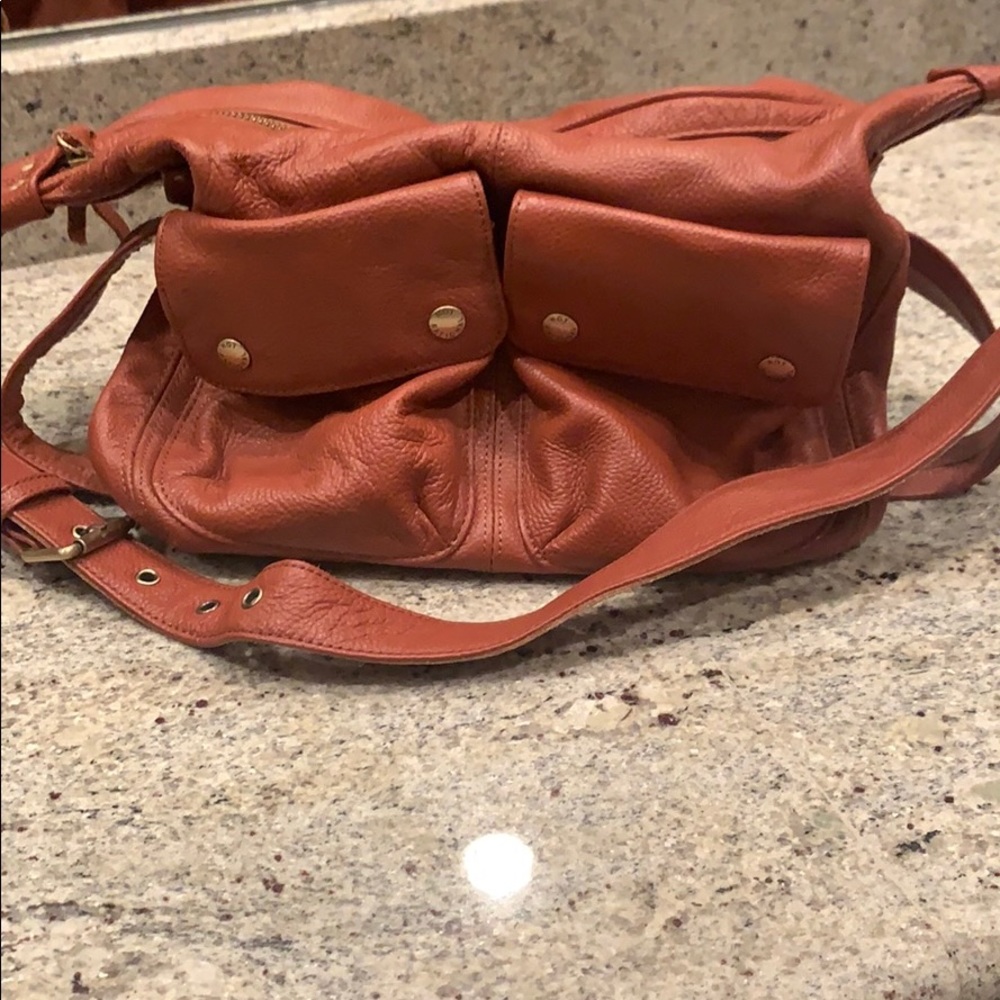 Retro vibe shoulder bag, soft pebbles leather!